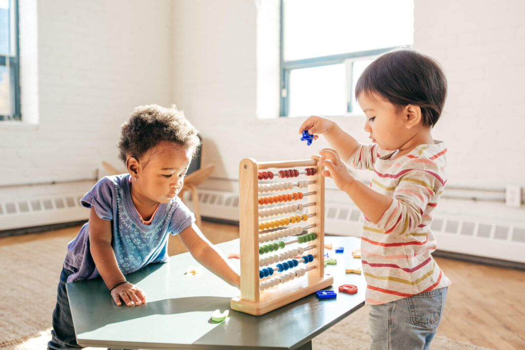 Habilidades sociais aprendidas no desenvolvimento infantil.